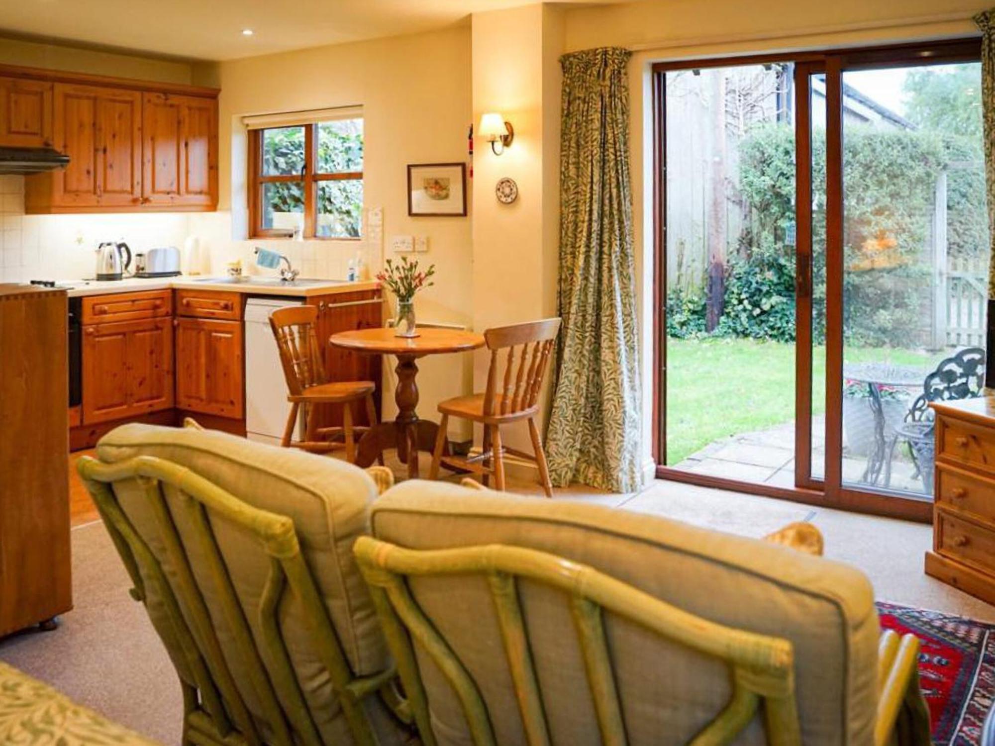 Honeysuckle Cottage North Mundham Bagian luar foto